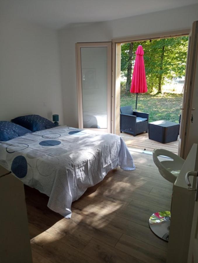 Chambre Au Calme Entouree Par La Nature. Saint-Leon-sur-Vezere Dış mekan fotoğraf
